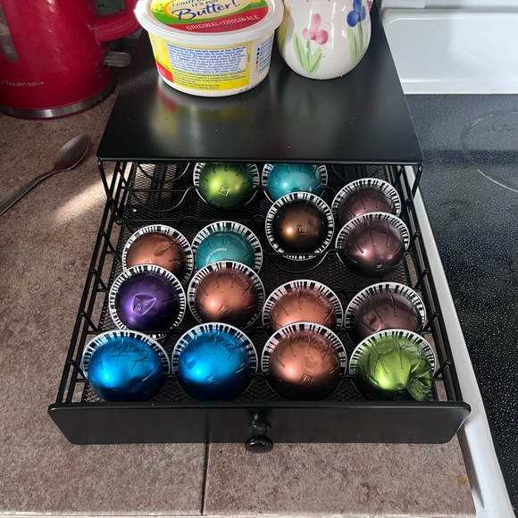Espresso machine with tray and whatever pods are left upon purchase. - Picture 1 of 2
